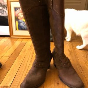 Born cowboy style brown boots 8.5